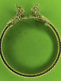 ของนำโชค กำไล พญานาค 2 เศียร สีทอง เนื้อโลหะชุบสีทอง