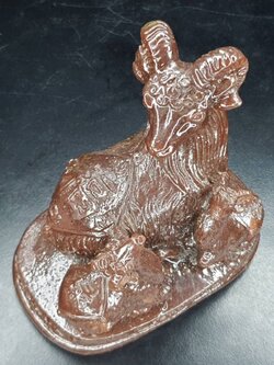 ของป้องกัน ปีนักษัตร ปีแพะ สีน้ำตาล ปีมะแม แพะ แบบตั้งบูชา หล่อจากแร่ศักดิ์สิทธิ์ แร่น้ำพี้ผสมมวลสาร สร้างจากมวลสาร 9 ชนิด