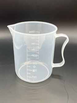 บีกเกอร์พลาสติก , กระบอกตวงพลาสติกมีหูจับ Beaker with handle ความจุ 500ml/1000ml/2000ml/3000ml/5000ml (ขายต่อชิ้น)