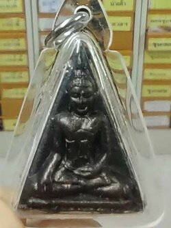พระปางมารวิชัย เนื้อมวลสาร สีดำทำเก่า (อัดกรอบพลาสติกกันน้ำ) พุทธาภิเษก 4 พ.ย.60 วัดเขาลังพัฒนา จ.ลพบุรี (ร้านวรันณ์ธร เป็นเจ้าภาพในงานพุทธาภิเษก)