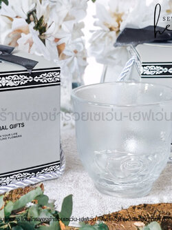 ของชำร่วยงานศพ แก้วกาแฟขุ่นกุหลาบ ใส่กล่องมีหูหิ้วสีเทา ริบบิ้นสีดำ