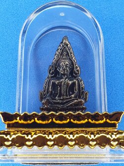 พระเครื่อง พระพุทธชินราช เนื้อหล่อแร่น้ำพี้มวลสารศักดิ์สิทธิ์ใส่กรอบ พระตั้งหน้ารถ พระพุทธชินราชตั้งหน้ารถ หน้าตั้งโต๊ะทำงาน พระแขวนหน้ารถ