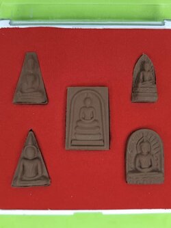 พระเบญจภาคี สีน้ำตาล เนื้อแร่น้ำพี้ (ไม่มีไหลน้ำพี้)