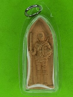 พระเครื่อง พระนเรศวร รางปืน เนื้อมวลสาร สีมันปู เลี่ยมกรอบ รุ่น กฤษฏาภินิหาร จี้พระนเรศวร พระนเรศวรกรอบ พระแท้ พระนเรศวรแท้ พระนเรศวรขิงแท้ พระเครื่อง