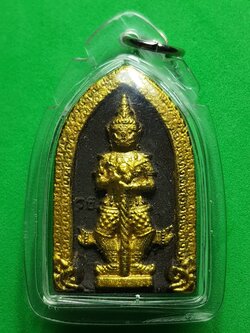 พระเครื่อง ท้าวเวสสุวรรณ เลี่ยมกรอบสีดำ แต่ง สีทอง รุ่น แก้ปีชง รวยไม่จบ จนไม่เป็น ภัยไม่มี ท้าวเวสสุวรรณ ท้าวเวสสุวัณ พระแท้ จี้ท้าวเวสสุวรรณ