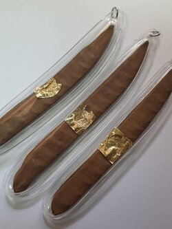 ของเสน่ห์ ฝักกาหลง เลี่ยมกรอบ พญากาหลงรัง ต้นกาหลง พญากาหลง ว่านกาหลง กาหลง เรียกผัวกลับ เรียกแฟนกลับ หลงรักของเสน่ห์แรงๆ