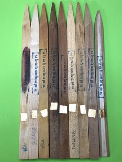 ของป้องกัน ไม้มงคล 9 อย่าง ลงเสา ได้แก่ ไม้สักทอง ไม้ทองหลาง ไม้ราชพฤกษ์ ไม้ชัยพฤกษ์ ไผ่สีสุข ไม้ขนุน ไม้กรันเกรา ไม้พยูง ไม้ทรงบาดาล