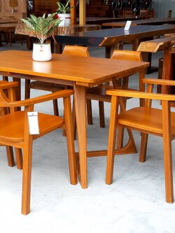 ชุดโต๊ะอาหารไม้สักขาวี +เก้าอี้ตัวยูโมเดิร์น 6 ตัว