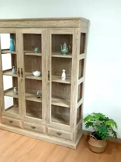 ตู้โชว์ไม้สัก 3 บาน 3 ลิ้นชักรุ่นไม้หนา