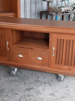 เคาน์เตอร์ TV บานซี่ 1.8 เมตร