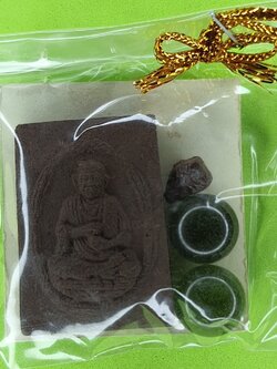 พระของชำร่วย หลวงปู่โต ฝังไหลน้ำพี้ เนื้อแร่เหล็กน้ำพี้ | ของชำร่วย หลวงปู่โต จี้ ของที่ระลึก หลวงปู่โต แท้ จี้หลวงปู่โต พระเครื่อง พระ พระเครื่องหลวงปู่โต ของที่ระลึก ของชำร่วยงานแต่งงาน