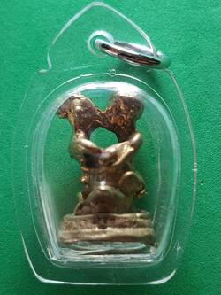 ของเสน่ห์ อิ่นนั่งกอดกัน เลี่ยมกรอบ อิ่นคู่รัก อิ่นคู่ อิ่นแท้ อิ่นรัก อิ่น