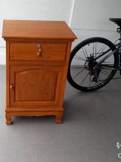 ตู้หัวเตียง 1 บาน 1 ลิ้นชัก สูง 90 ซม. ขาสิงห์