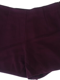 กางเกงขาสั้นเอวสูงขอบเรียบผ้าฮานาโกะ ซิปซ้าย กระเป๋าขวา สีม่วงมังคุด Size S M L XL