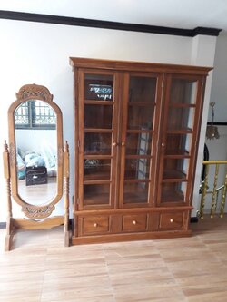 ตู้หนังสือ 3 บาน ขาทึบ ข้างกระจก ( ตู้เทียนทอง )