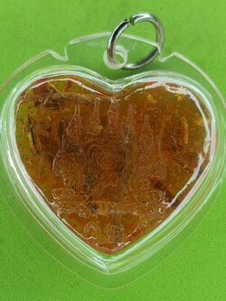 ของเสน่ห์ หัวใจ ดอกเถาหลง ชายใช้ สีส้ม อัดกรอบพลาสติกกันน้ำ หัวใจดอกเถาหลงแท้