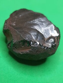 ของป้องกัน เหล็กไหลงอก เขาอึมครึม ของแท้