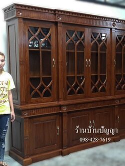 ตู้โชว์ 2 ชั้น ประตูไขว้ ชั้นล่างบานทึบ ชั้นบนกระจก 2.5 เมตร