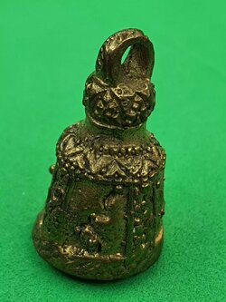 พระเครื่อง ระฆังจิ๋ว รุ่น สร้างชื่อเสียง ค้าขายดี กิจการงานมั่นคง ปลุกเสกแล้ว