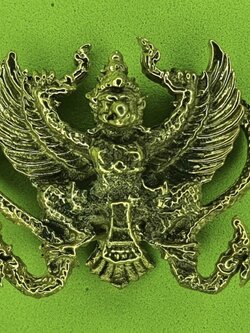 พระเครื่อง พญาครุฑ ขาจับนาค เนื้อทองเหลือง ครุฑ ครุฑบูชา