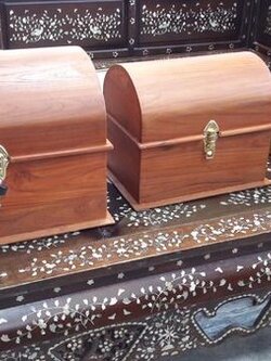 หีบสมบัติไม้สัก เเบบโค้งเรียบ