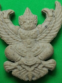 พระเครื่อง พญาครุฑห้อยคอ รุ่น รุ่งเรือง อำนาจ บารมี สีขาว พญาครุฑ จี้พญาครุฑ