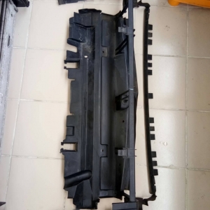 แผงยึดหม้อน้ำBENZ W204