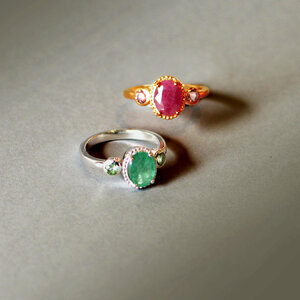 แหวนเงินแท้ Silver925 ฝังพลอยมรกต หรือทับทิมแท้ 3 จุด