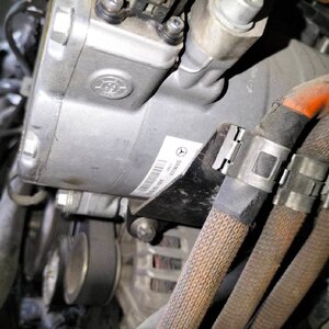 คอมแอร์ไฮบริด W212