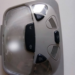 โคมไฟในเก๋งBENZ W209