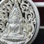 พระพุทธชินราช รุ่น ประวัติศาสตร์ มูลนิธิเพื่อตำรวจไทยจัดสร้าง ปี 2562 เนื้อเงินขัดเงา พิมพ์เหรียญรูปไข่ฉลุลายไทย พิมพ์ใหญ่ พระพุทธชินราช แบบจิวเวอร์รี่ (ขนาดสูง 2.9 ซม.) (สภาพ สวย ซีนซองเดิม กล่องบรรจุเดิมครบสมบูรณ์)