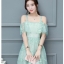 ชุดเดรสผ้าโปร่งปักดอกไม้สีเขียวอ่อนเปิดไหล่ แขนสั้น