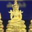 พระพุทธมหามณีรัตนปฎิมากร(พระแก้วมรกต)รุ่น เฉลิมพระเกียรติ วัดพระศรีรัตนศาสดารามราม(วัดพระแก้ว) ปี2543 เนื้อเงินชุบทองพ่นทรายขัดเงาบางส่วน พิมพ์ใหญ่ลอยองค์ ชุด 3 ฤดู ตอกโค๊ตหมายเลขเดียวกันทั้ง3องค์ ชุดหมายเลข( ช147)สภาพผิวสวยดุจทองคำกล่องบรรจุเดิมครบ