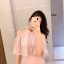 ชุดเดรสสั้นผ้าชีฟองขนฟรุ้งฟริ้งสีชมพู คอสูง โชว์ไหล่ กระโปรงทรงเอ สวยมีสไตล์
