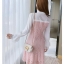 ชุดเดรสสั้นผ้าลูกไม้สีชมพูต่อผ้าโพลีเอสเตอร์สีขาวตัวเสื้อ คอผูกโบว์ แขนยาว ชุดทรงปล่อย สวยน่ารัก