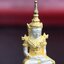 พระแก้วมรกต ภปร.(รุ่นแรก) ปี2545 จัดสร้างในมหาวโรกาส พระบาทสมเด็จพระเจ้าอยู่หัวรัชกาลที่ 9 ครบรอบ 75 พรรษา และฉลองกรุงรัตนโกสินทร์ครบ 220 ปี พิมพ์ลอยองค์เล็ก เนื้อเงินบริสุทธิ์ 92.5%(สามกษัตริย์) ขนาด 10*19 มม. พร้อมกล่องเดิมสวยครบสมบูรณ์(องค์หมายเลข4842)