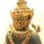 พระพุทธมหามณีรัตนปฏิมากร จำลอง (พระแก้วมรกต) ขนาดบูชาหน้าตัก 5 นิ้ว ตราสัญลักษณ์ ภ.ป.ร. รุ่นแรก ปี2547 เนื้อนวโลหะเคลือบสีเขียว(เครื่องทรงนวโลหะชุบทองไมครอน)