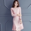 ชุดเดรสลูกไม้สีชมพู เข้ารูป แขนยาว ชายกระโปรงแต่งระบาย แนวสวยหวาน ดูดี
