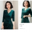 ชุดเดรสผ้ากำมะหยี่ออกงานสีเขียวปีกแมลงทับ ชุดทรงตรง คอวี แขนยาว สวยหรู