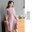 ชุดเดรสสั้นผ้าไหมพรมสีชมพู คอวี เสื้อแขนจั๊มขอศอก กระโปรงทรงเอ สวย ดูดี