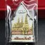 พระพุทธมหามณีรัตนปฎิมากร(พระแก้วมรกต)รุ่น เฉลิมพระเกียรติ วัดพระศรีรัตนศาสดารามราม(วัดพระแก้ว) ปี2543 เนื้อเงินสามกษัตริย์พิมพ์ซุ้มกนกใหญ่ สภาพสวยซีนเดิมกล่องครบ(องค์หมายเลข ๑๓๗)