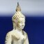 พระชัยวัฒน์พุทธสิหิงค์ ภปร. รุ่นสร้างหอพระธรรมศาสตร์ ปี2542 เนื้อเงิน(ผิวเดิมติดรุ้งสวย กล่องครบสวยสมบูรณ์)(ขนาดสูง 2 ซม.)มหาพิธี 3วาระอันยิ่งใหญ่(ตอกโค๊ตและหมายเลข๒๔๓๘)1ใน 10000 องค์