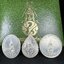 เหรียญพระแก้วมรกตหลัง ภปร. ฉลองกรุงรัตนโกสินทร์ครบ 200 ปี พ.ศ.2525 เนื้อเงินกล่องบรรจุเดิมครบ3พิมพ์(บล็อกพระราชศรัธา)(ในหลวงรัชกาลที่9 เสด็จในพิธี)พระคู่บ้านคู่เมือง...พระดี...พิธีใหญ่